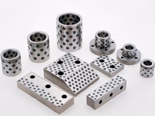 What are the advantages of using composite materials for thrust washers compared to traditional metallic options?